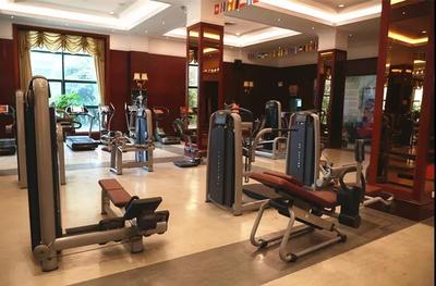 舌尖上的泰式盛宴與賽場上的星光 康體設備下的雙重享受